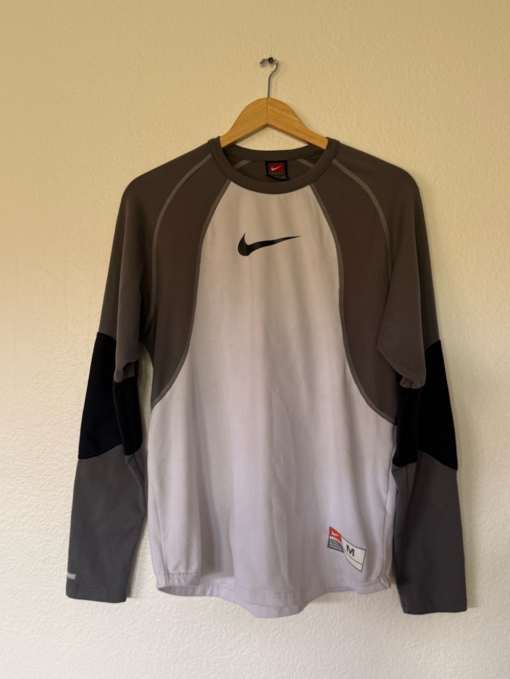 Nike Men’s White and Gray Long-Sleeve Athletic Shirt